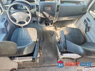 Zdjęcie 8 z 12 samochodu: 2014 MERCEDES BENZ SPRINTER 2500 VIN:WD3PE8CC5E5882808 - miniatura