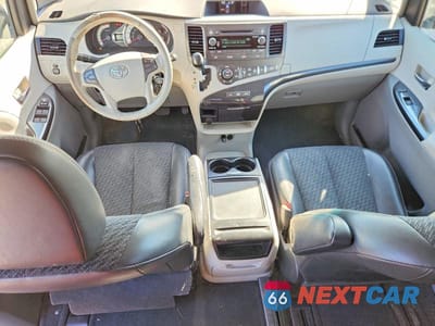 Zdjęcie 8 z 13 samochodu: 2013 TOYOTA SIENNA SE 8-PASSENGER VIN:5TDXK3DC7DS333071 - miniatura