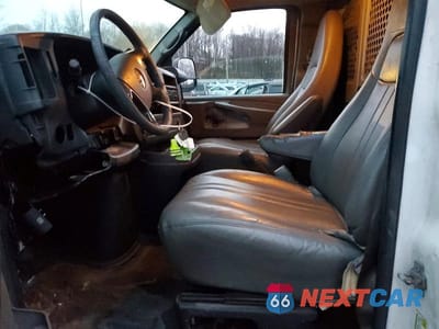 Zdjęcie 7 z 14 samochodu: 2014 CHEV EXPRESS G2500 VIN:1GCWGGCA5E1134457 - miniatura
