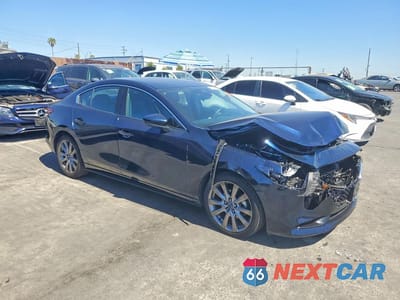 Czwarte zdjęcie samochodu z boku: 2019 MAZDA 3 PREMIUM VIN:3MZBPAEM9KM100651 - miniatura