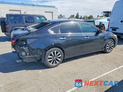 Trzecie zdjęcie samochodu z tyłu: 2017 NISSAN ALTIMA 2.5 SV VIN:1N4AL3AP6HC291693 - miniatura