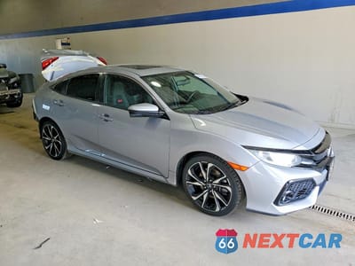 Czwarte zdjęcie samochodu z boku: 2018 HONDA CIVIC SI VIN:2HGFC1E52JH700046 - miniatura