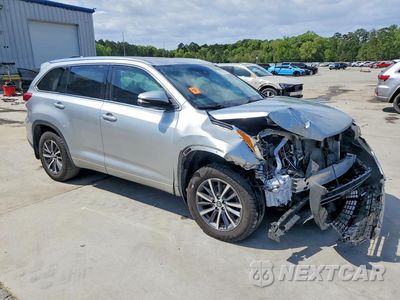 Czwarte zdjęcie samochodu z boku: 2018 TOYOTA HIGHLANDER XLE VIN:5TDJZRFH0JS841973 - miniatura