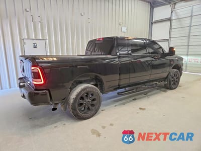Trzecie zdjęcie samochodu z tyłu: 2024 RAM 2500 LARAMIE VIN:3C6UR5NL9RG126557 - miniatura