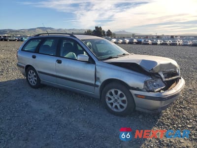 Czwarte zdjęcie samochodu z boku: 2000 VOLVO V40 VIN:YV1VW2551YF432779 - miniatura