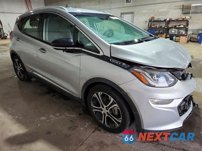 Czwarte zdjęcie samochodu z boku: 2018 CHEVROLET BOLT EV PREMIER VIN:1G1FX6S0XJ4137469 - miniatura
