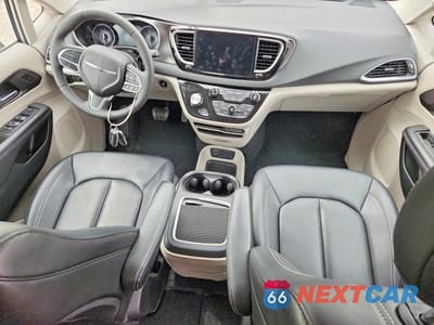 Zdjęcie 8 z 13 samochodu: 2024 CHRYSLER PACIFICA TOURING L VIN:2C4RC1BG9RR155499 - miniatura