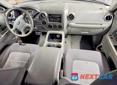 Zdjęcie 8 z 13 samochodu: 2005 FORD EXPEDITION XLT VIN:1FMPU16545LA79802 - miniatura