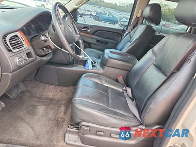 Zdjęcie 7 z 13 samochodu: 2013 GMC YUKON SLT VIN:1GKS1CE08DR250883 - miniatura