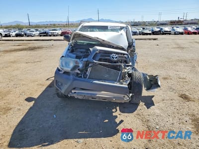 Piąte zdjęcie samochodu w środku: 2015 TOYOTA TACOMA BASE VIN:5TFTX4CN6FX063501 - miniatura