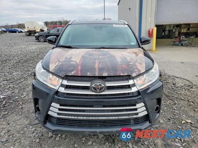 Piąte zdjęcie samochodu w środku: 2018 TOYOTA HIGHLANDER XLE VIN:5TDJZRFH6JS857871 - miniatura