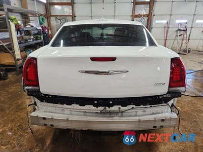 Zdjęcie 6 z 12 samochodu: 2018 CHRYSLER 300 TOURING VIN:2C3CCAAG4JH294008 - miniatura