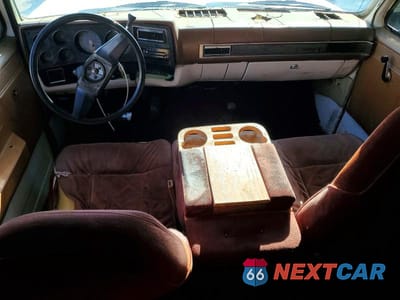 Zdjęcie 8 z 13 samochodu: 1988 CHEVROLET BLAZER V10 VIN:1GNEV18K6JF180206 - miniatura
