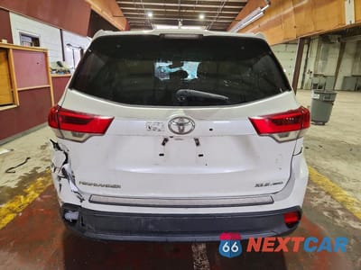 Zdjęcie 6 z 13 samochodu: 2019 TOYOTA HIGHLANDER XLE VIN:5TDJZRFH7KS572744 - miniatura