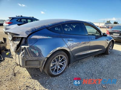 Trzecie zdjęcie samochodu z tyłu: 2022 TESLA MODEL 3 VIN:5YJ3E1EA2NF131848 - miniatura