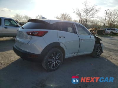 Trzecie zdjęcie samochodu z tyłu: 2018 MAZDA CX-3 TOURING VIN:JM1DKFC73J0319157 - miniatura