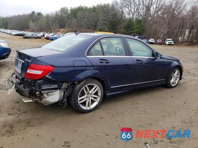Trzecie zdjęcie samochodu z tyłu: 2013 MERCEDES-BENZ C 300 4MATIC VIN:WDDGF8AB8DG129750 - miniatura
