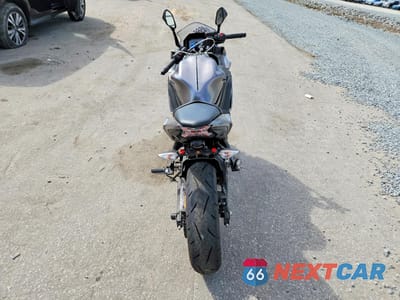 Czwarte zdjęcie samochodu z boku: 2021 KAWASAKI EX650 N VIN:ML5EXEN10MDA28845 - miniatura