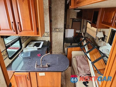 Zdjęcie 6 z 10 samochodu: 2011 KEYSTONE MONTANA CAMPER VIN:4YDF33327BA740607 - miniatura