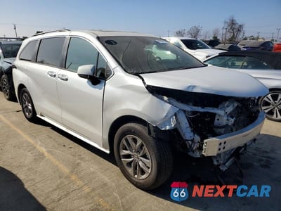 Czwarte zdjęcie samochodu z boku: 2025 TOYOTA SIENNA XLE 8-PASSENGER VIN:5TDYRKEC7SS285481 - miniatura