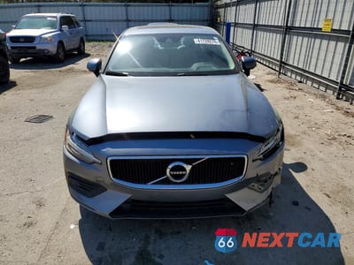 Piąte zdjęcie samochodu w środku: 2020 VOLVO S60 T5 MOMENTUM VIN:7JR102FK3LG043124 - miniatura