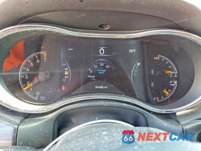 Zdjęcie 9 z 13 samochodu: 2020 JEEP GRAND CHEROKEE LAREDO VIN:1C4RJEAG5LC329194 - miniatura