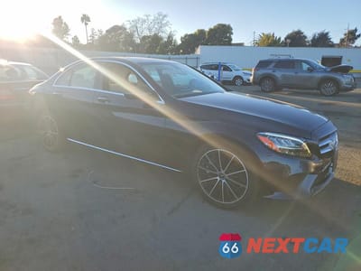 Czwarte zdjęcie samochodu z boku: 2020 MERCEDES-BENZ C 300 VIN:WDDWF8DB2LR557632 - miniatura