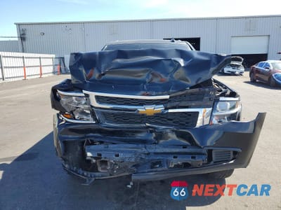 Piąte zdjęcie samochodu w środku: 2018 CHEVROLET SUBURBAN C1500 LT VIN:1GNSCHKC4JR166144 - miniatura