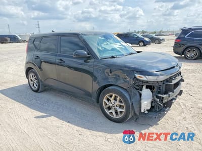Czwarte zdjęcie samochodu z boku: 2020 KIA SOUL S VIN:KNDJ23AU9L7713671 - miniatura