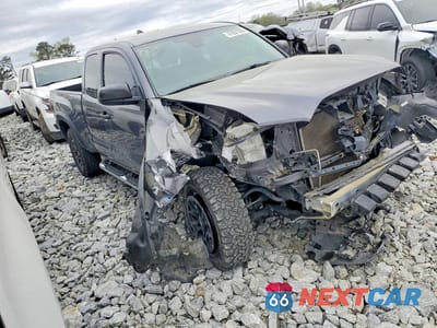 Czwarte zdjęcie samochodu z boku: 2020 TOYOTA TACOMA SR V6 VIN:5TFSZ5AN9LX220240 - miniatura