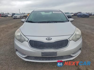 Piąte zdjęcie samochodu w środku: 2015 KIA FORTE LX VIN:KNAFX4A60F5396925 - miniatura