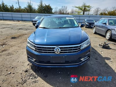 Piąte zdjęcie samochodu w środku: 2018 VOLKSWAGEN PASSAT SE VIN:1VWBA7A3XJC027629 - miniatura