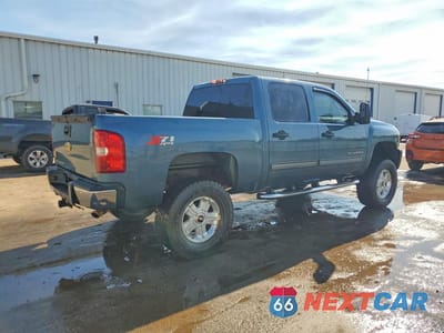 Trzecie zdjęcie samochodu z tyłu: 2013 CHEVROLET SILVERADO K1500 LT VIN:3GCPKSE70DG320608 - miniatura