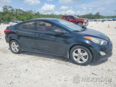 Czwarte zdjęcie samochodu z boku: 2013 HYUNDAI ELANTRA GLS VIN:KMHDH4AE7DU001197 - miniatura