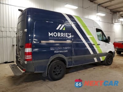 Trzecie zdjęcie samochodu z tyłu: 2017 MERCEDES BENZ SPRINTER 2500 DELIVERY VAN VIN:WD3PE7CD2HP575222 - miniatura