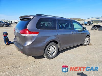 Trzecie zdjęcie samochodu z tyłu: 2014 TOYOTA SIENNA XLE 8-PASSENGER VIN:5TDYK3DCXES481334 - miniatura