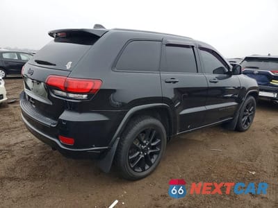 Trzecie zdjęcie samochodu z tyłu: 2018 JEEP GRAND CHEROKEE LAREDO VIN:1C4RJFAG6JC500327 - miniatura