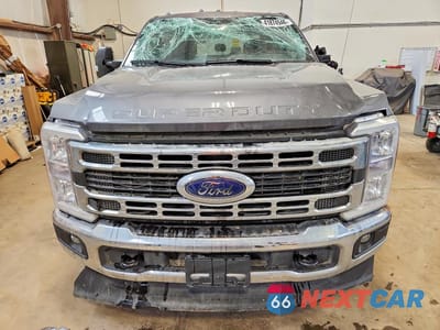 Piąte zdjęcie samochodu w środku: 2025 FORD F350 SUPER DUTY VIN:1FT8W3BTXSEC13232 - miniatura