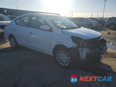 Czwarte zdjęcie samochodu z boku: 2019 NISSAN VERSA SV VIN:3N1CN7AP6KL857354 - miniatura