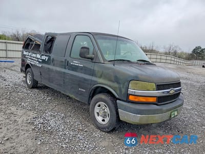 Czwarte zdjęcie samochodu z boku: 2004 CHEVROLET EXPRESS G3500 VIN:1GAHG39U041193717 - miniatura
