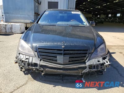 Piąte zdjęcie samochodu w środku: 2012 MERCEDES-BENZ S 550 VIN:WDDNG7DB4CA438322 - miniatura