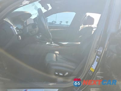 Zdjęcie 7 z 13 samochodu: 2019 BMW M550XI VIN:WBAJB9C50KB464629 - miniatura