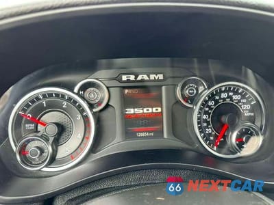 Piąte zdjęcie samochodu w środku: 2022 RAM 3500 VIN:3C7WRTCL6NG277362 - miniatura