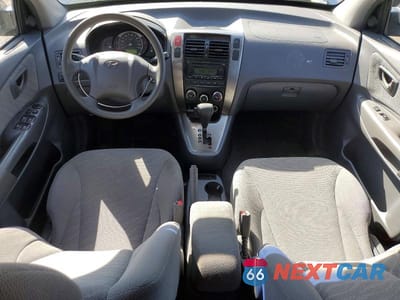 Zdjęcie 8 z 13 samochodu: 2005 HYUNDAI TUCSON GL VIN:KM8JM12B65U172400 - miniatura