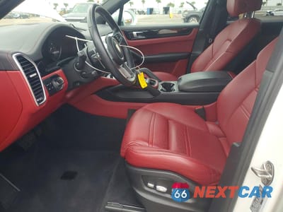 Zdjęcie 7 z 13 samochodu: 2020 PORSCHE CAYENNE VIN:WP1AA2AY2LDA02958 - miniatura