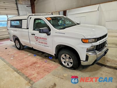 Czwarte zdjęcie samochodu z boku: 2019 CHEVROLET SILVERADO C1500 VIN:3GCNWAEF1KG281974 - miniatura
