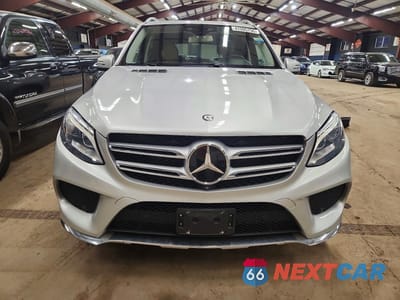 Piąte zdjęcie samochodu w środku: 2016 MERCEDES-BENZ GLE 400 4MATIC VIN:4JGDA5GB1GA649342 - miniatura
