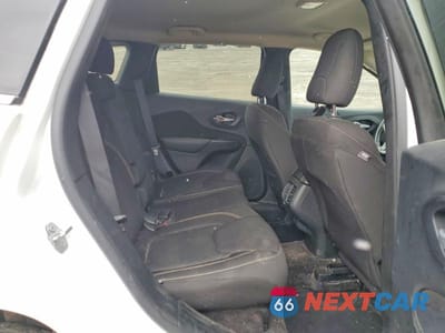 Zdjęcie 11 z 12 samochodu: 2016 JEEP CHEROKEE LATITUDE VIN:1C4PJMCB0GW267307 - miniatura