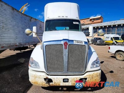 Zdjęcie 9 z 10 samochodu: 2014 KENWORTH T680 SEMI TRUCK VIN:1XKYA48X9EJ402579 - miniatura