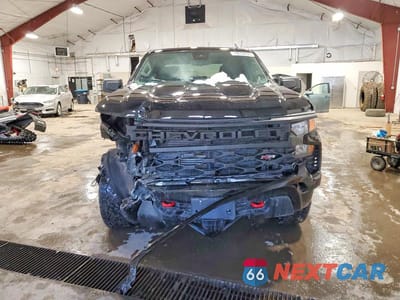 Piąte zdjęcie samochodu w środku: 2025 CHEVROLET SILVERADO K1500 TRAIL BOSS CUSTOM VIN:3GCPKCEK2SG313909 - miniatura